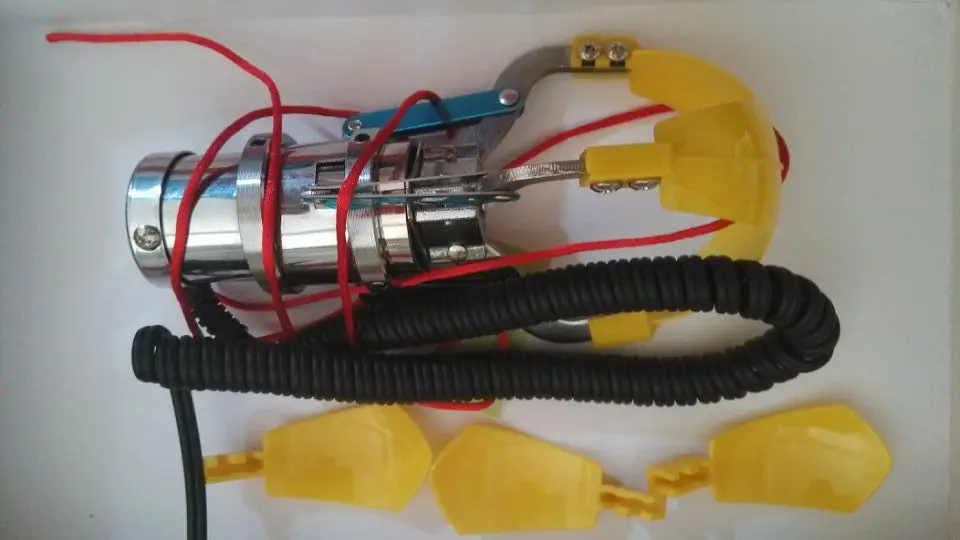 Металлические краны машина маленькие когти с катушками и пластиковый колпачок