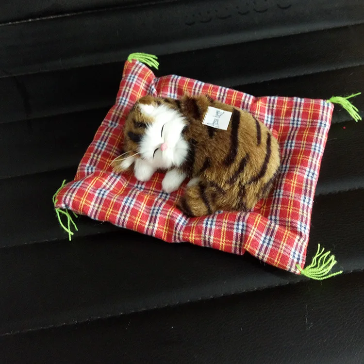 

Модель искусственной кошки цвета хаки с ковриком, полиэтилен и мех звучит миау Китти около 12x9 см, ручная работа, украшение для дома, подарок ...