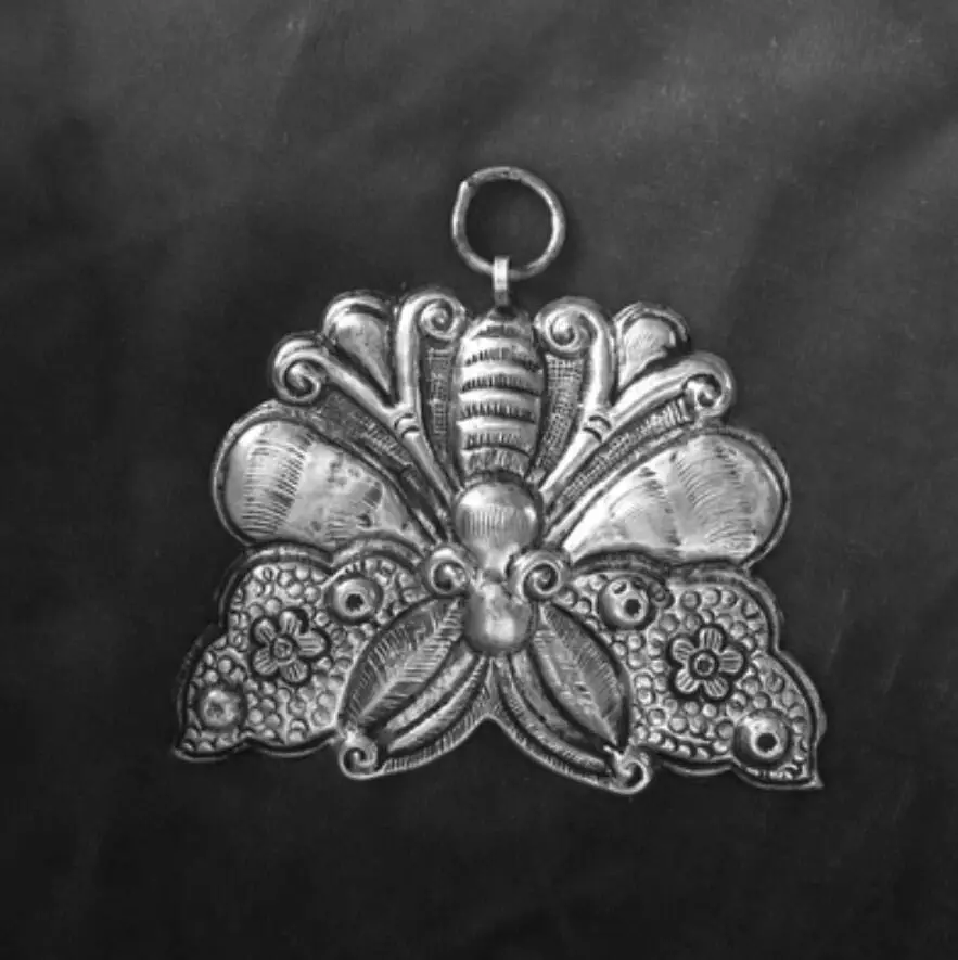 hot sell new - Handmade Miao silver pure handmades 925 embroidery accessories Butterfly Silver luck Necklace Pendant | Украшения и
