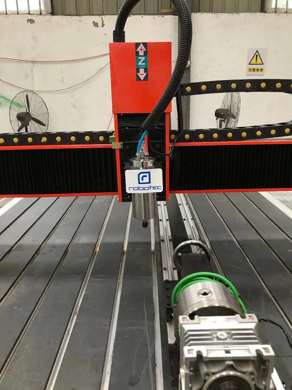 Китай цена CNC маршрутизатор 1224 металлорежущий станок 3 кВт с водяным охлаждением 3 оси фрезерный станок с ЧПУ