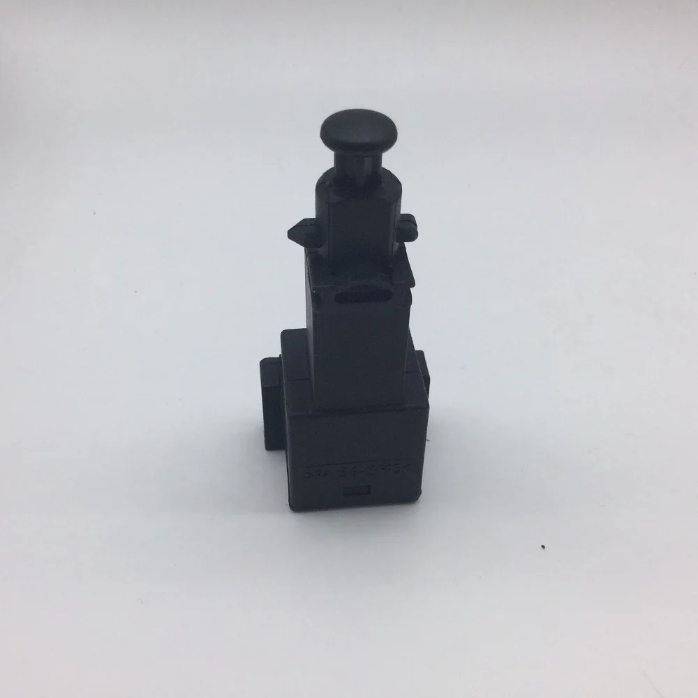 1J0945511A переключатель стоп-сигнала для VW BORA GOLF IV T4 T5 SKODA FABIA OCTAVIA AUDI FORD GALAXY 1070613 |