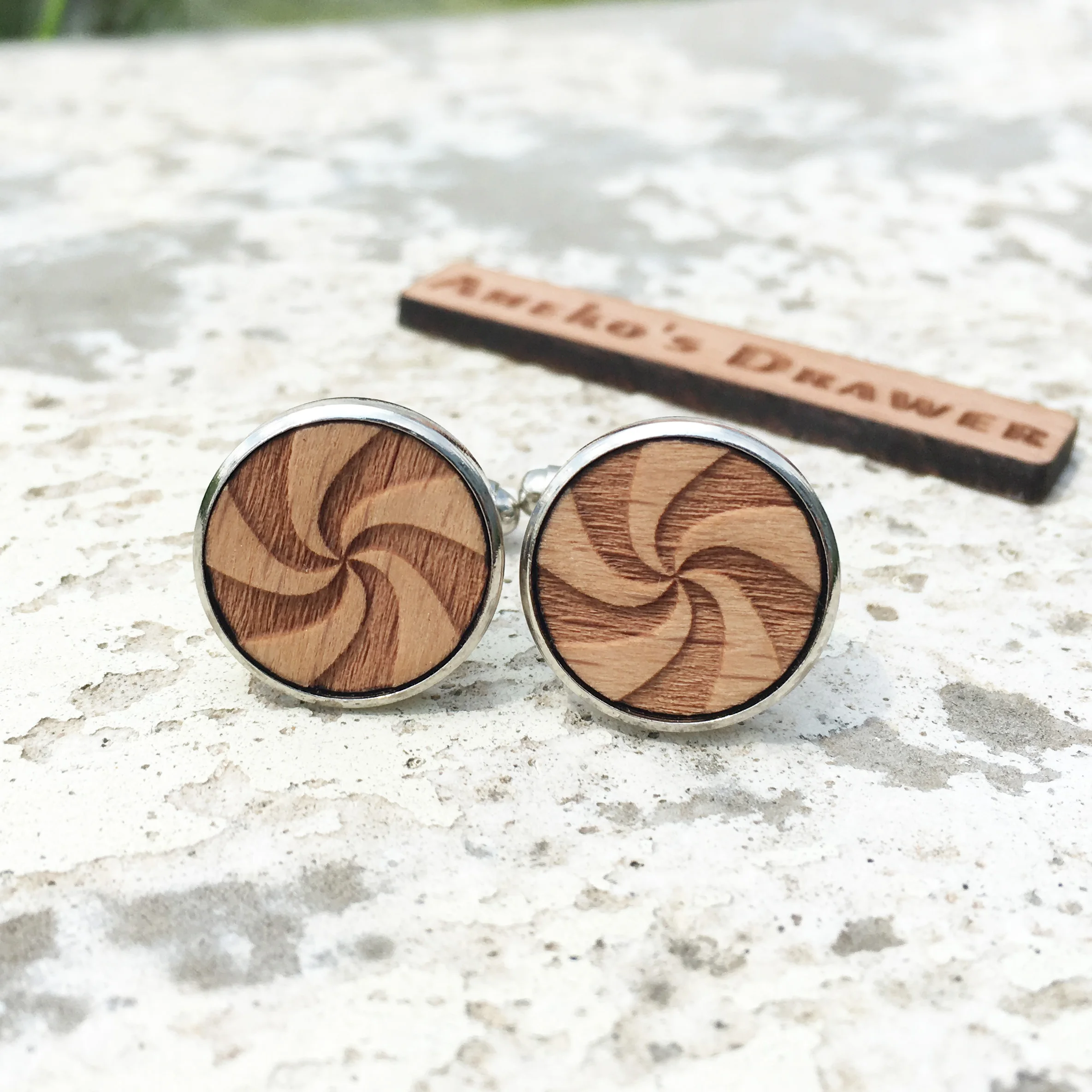 Лазерная резка круг конфеты твердой древесины ручной работы костюм аксессуар