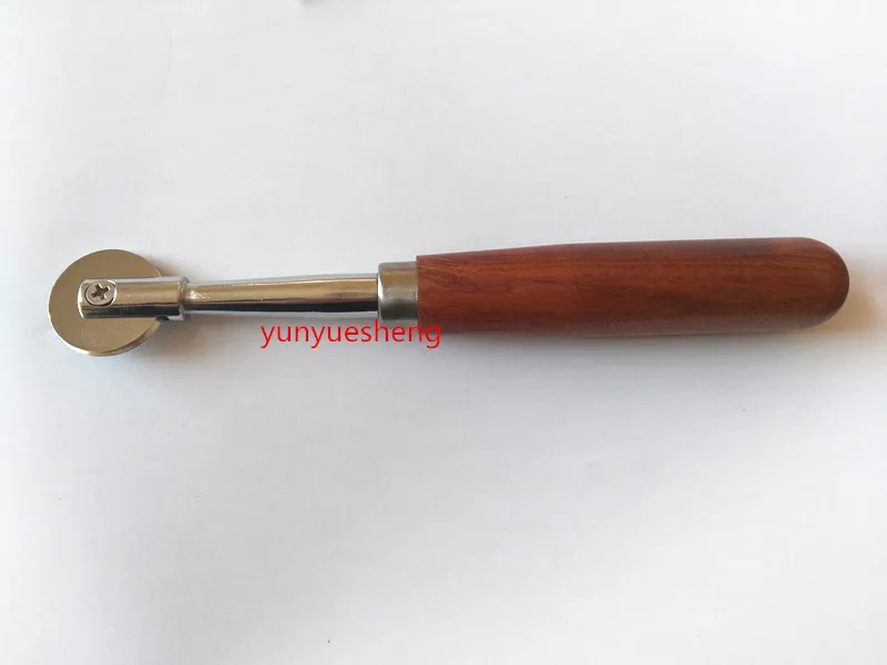 

Круглый инструмент для настройки пианино