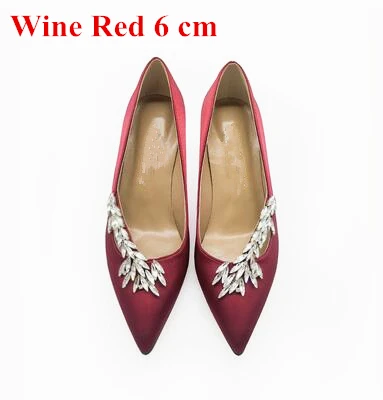Wine Red 6 cm Элегантные атласные свадебные туфли-лодочки с кристаллами; модные вечерние туфли-лодочки с острым носком для подиума; женские свадебные модельные туфли на тонком высоком каблуке - Цвет: Wine Red 6 cm