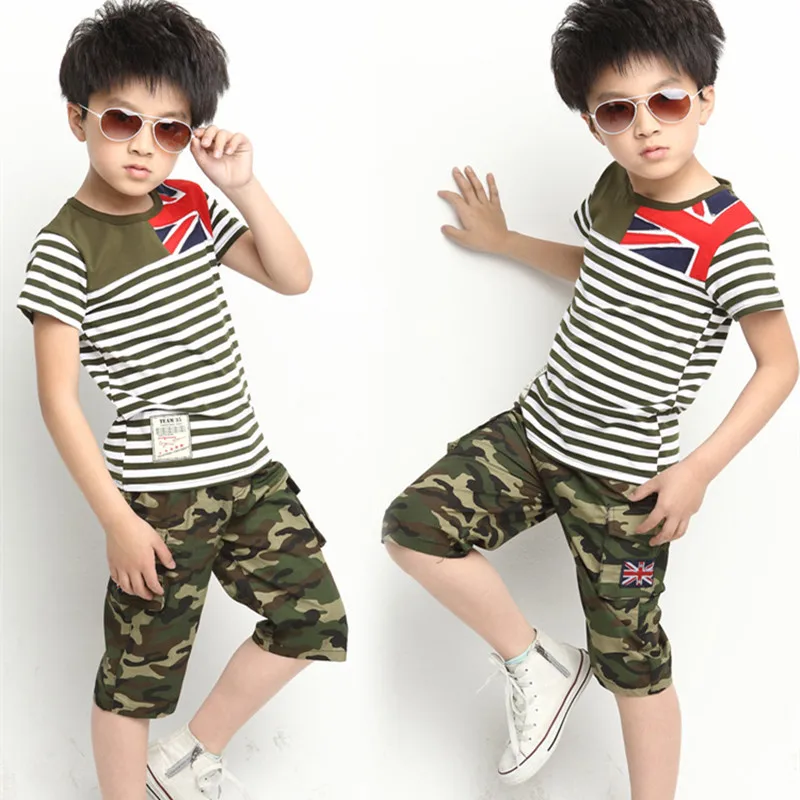 Комплект спортивной одежды для мальчиков и девочек футболка в полоску с