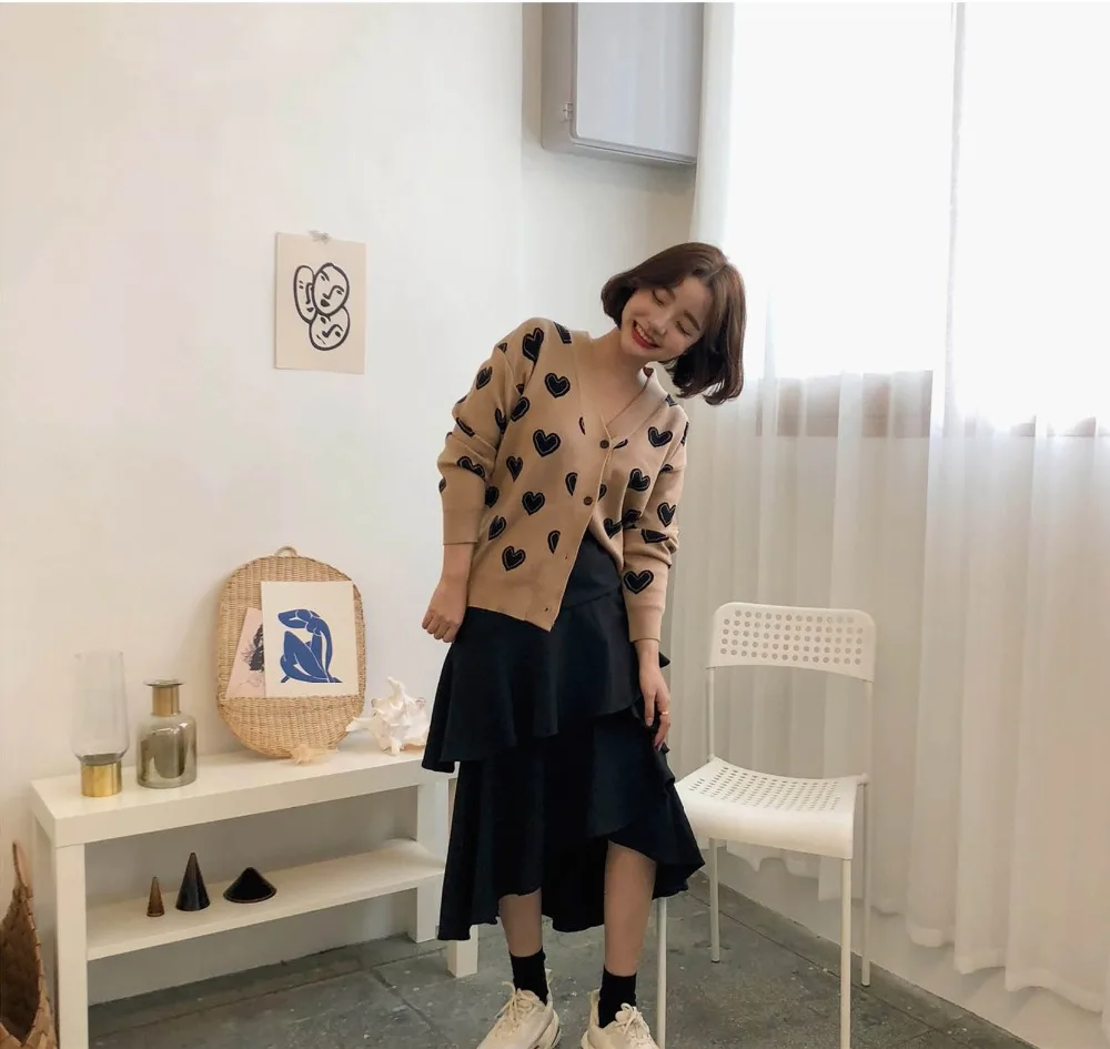 WHITNEY WANG 2018 Autumn Winter Fashion Streetwear Korean Style Sweet Hear Cardigan Women Jumper Sweaters WW-2355 |