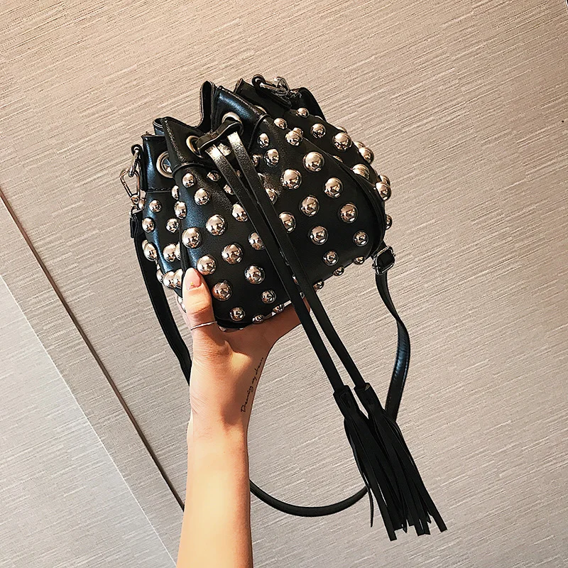 Новая корейская мода заклепки Mini Bucket Bag кисточкой небольшой сумки сумка красный