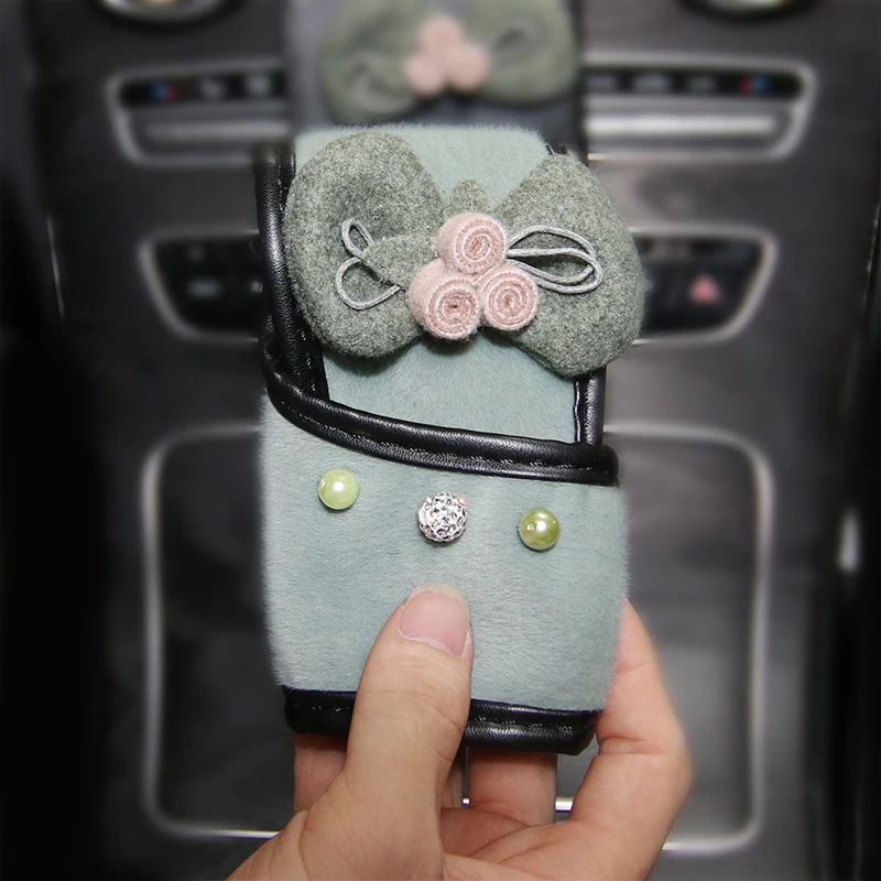 Зимний чехол на автомобильный ремень безопасности перламутровый ворс ручной