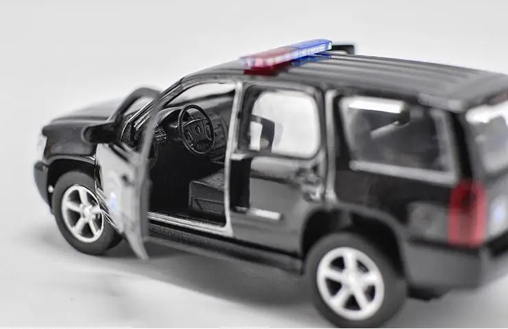 1:36, высокая модель автомобиля из искусственного сплава, Chevrolet TAHOE, задний металлический игрушечный автомобиль, 2 открытые двери, статическая модель игрушечного автомобиля
