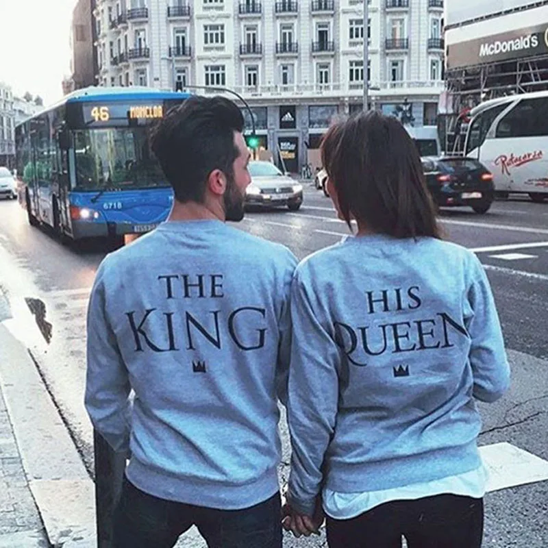 Фото Женская толстовка с длинными рукавами и надписью King Queen серая Толстовка на День Женская толстовка с длинными рукавами и надписью King Queen серая Толстовка на День