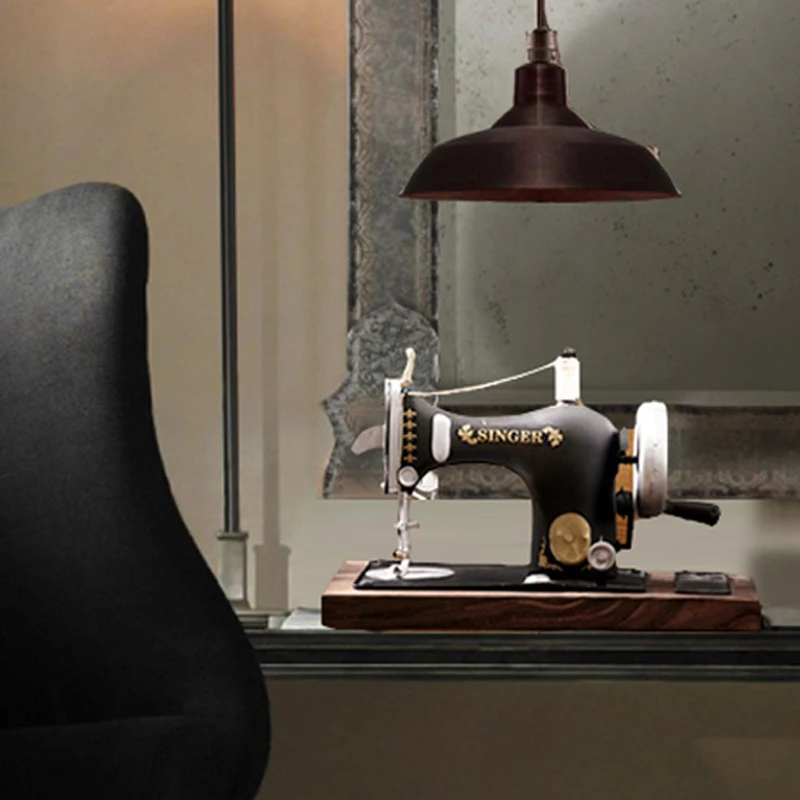 Винтажная старомодная швейная машина модель реквизит ретро железное ремесло для