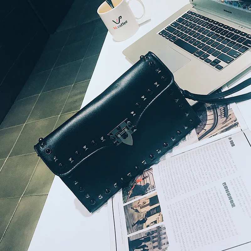 

2021 Luxury Rivet Women Messenger Bag Fashion PU Leather Day Clutches Female Envelope Shoulder Bags Ladies Small Evening bags