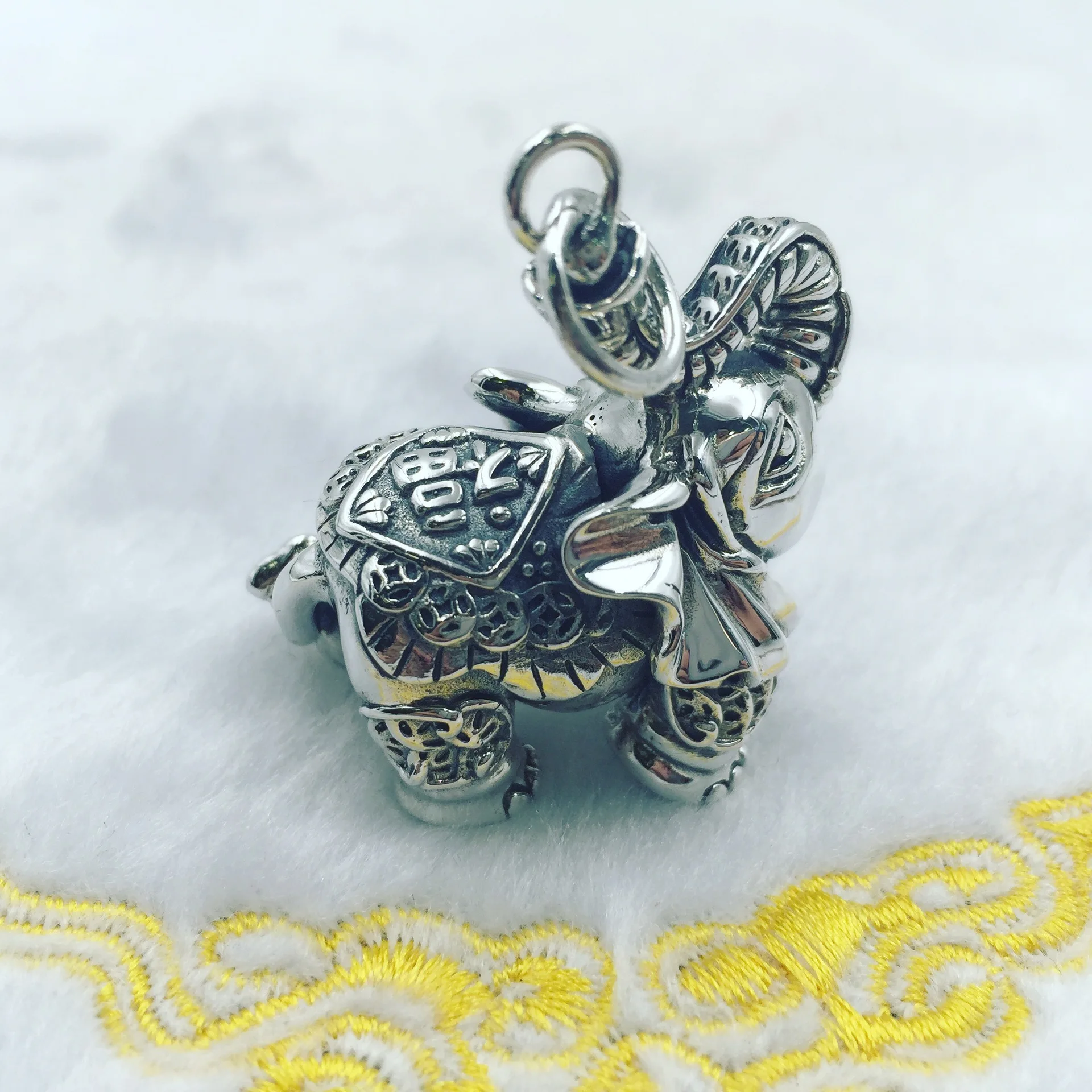 Цепочка с кулоном в виде древнего тайского слона из чистого аутентичного серебра