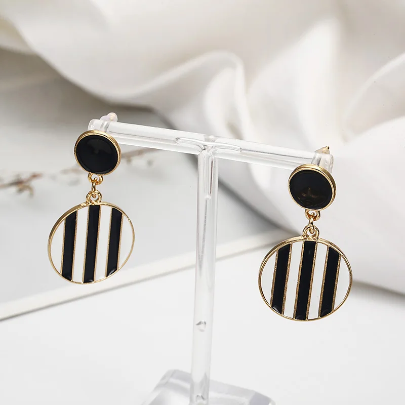 

Newest Fashion Women Stud Earrings Unquie Design Geometric Ear Jewelry Wholesale And Dropshipping