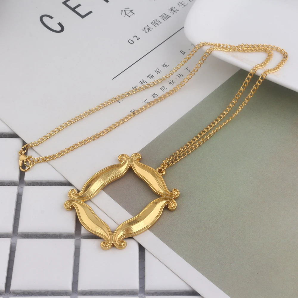 

Friends TV Show Necklace Peephole Frame Pendant Door Yellow Enamel Necklace Classic Jewelry Accessories Gift Necklaces Women