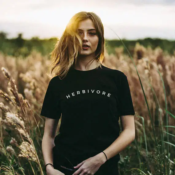 Футболка &quotHerbivore&quot Вегетарианская футболка Топы с графическим черный белый