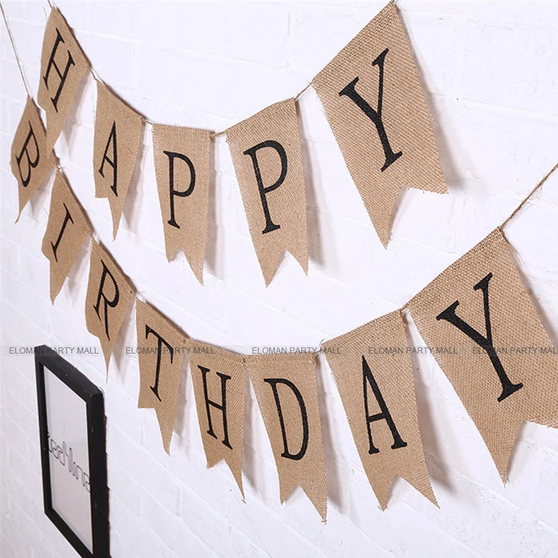 Украшение для дня рождения "С днем рождения" из натуральной джутовой ткани в стиле винтаж: треугольные флажки, сделанные вручную и подвешенные на баннер.