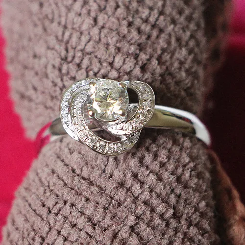 Обручальное кольцо Вечная любовь карат потрясающее серебряное с микрозакрепкой