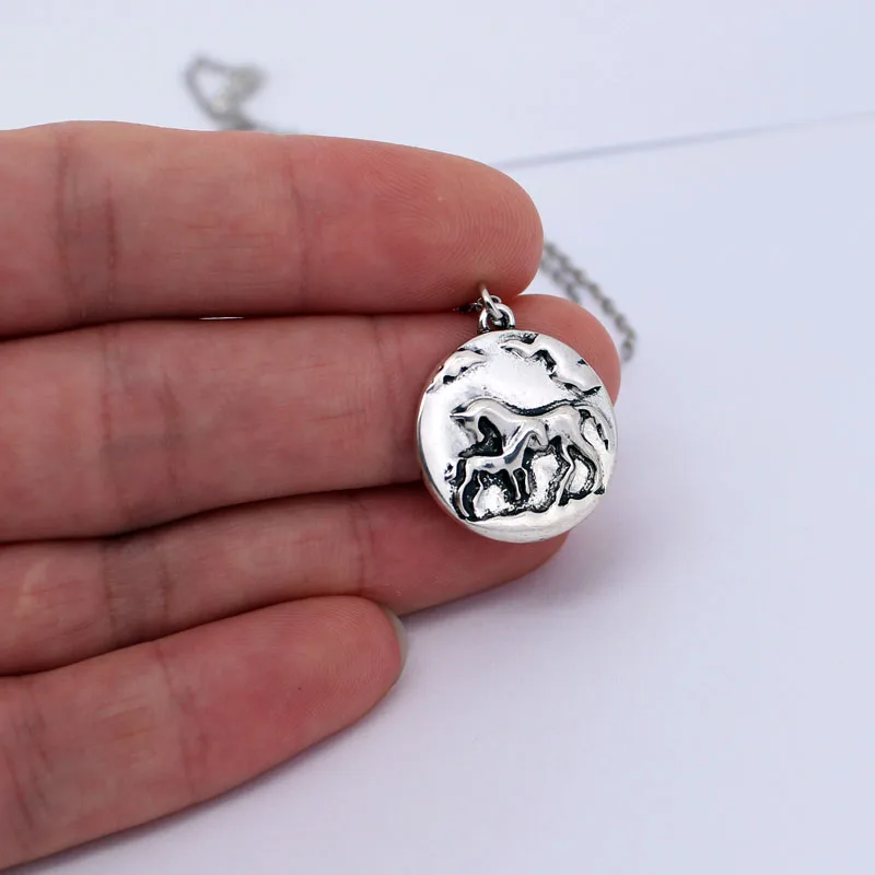 

hzew horse Mother and child pendant nexklace gift
