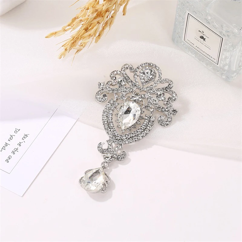 Женская Винтажная брошь в форме короны украшенная стразами с крупным цветком |