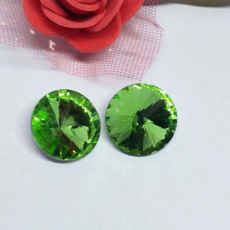 Светло зеленые круглые стеклянные стразы со спутником для шитья заостренные