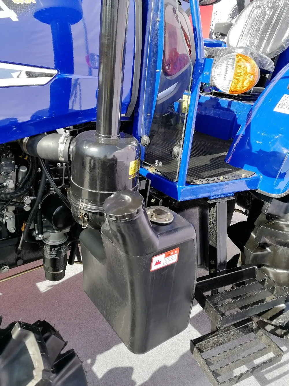80hp 4 колеса привода гидравлический сельскохозяйственный трактор F; рука машина с кабиной и Кондиционер