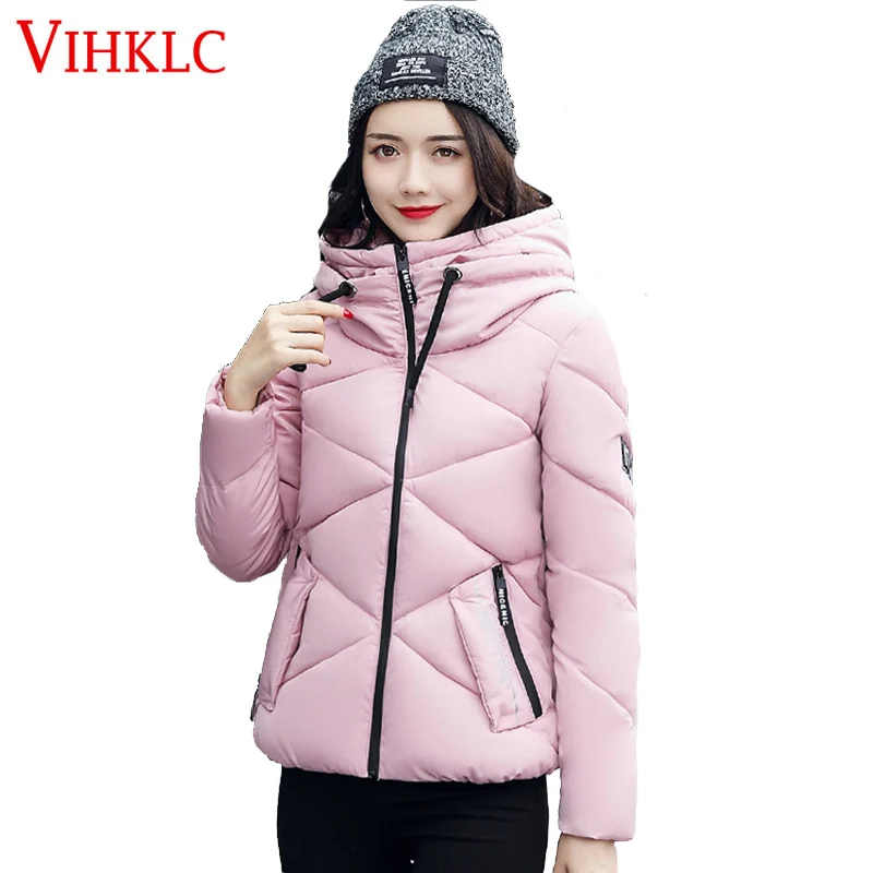 Зимняя женская куртка 2017 модная короткая хлопковая стеганая с капюшоном парка