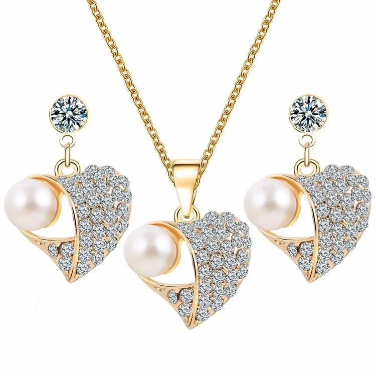 

Punk 2020 New Fashion Necklace Peach Heart Pearl Crystal Sweater Necklace Lady Wholesale Mermaid Necklaces & Pendants