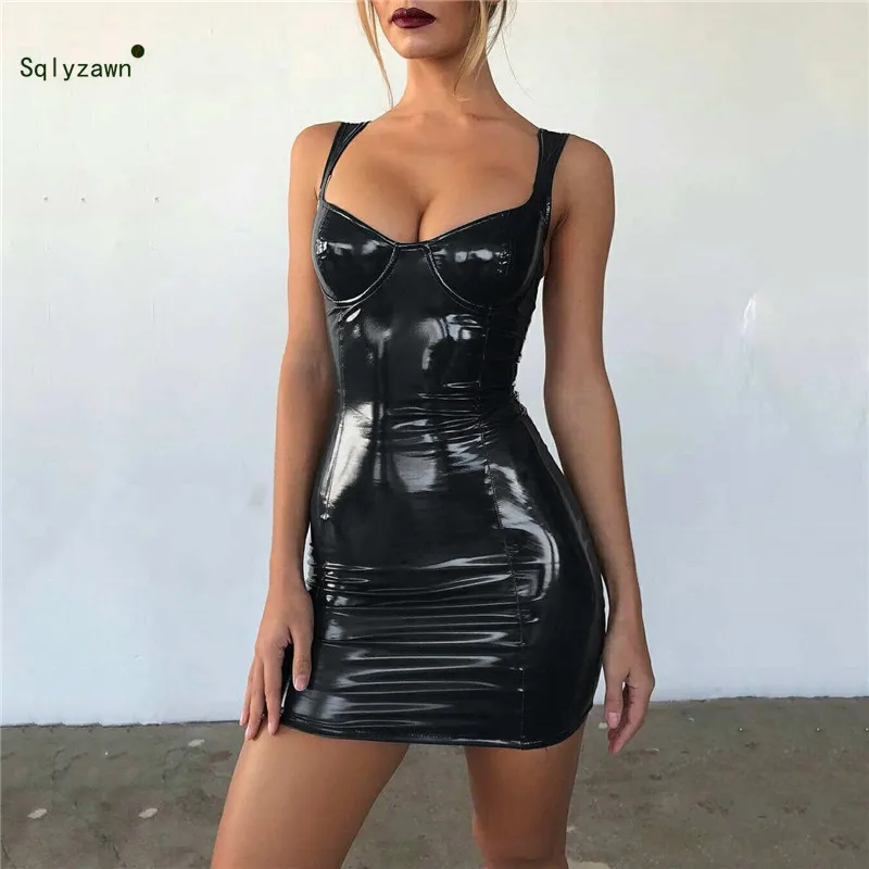 Женское облегающее мини платье из искусственной кожи с треугольным вырезом