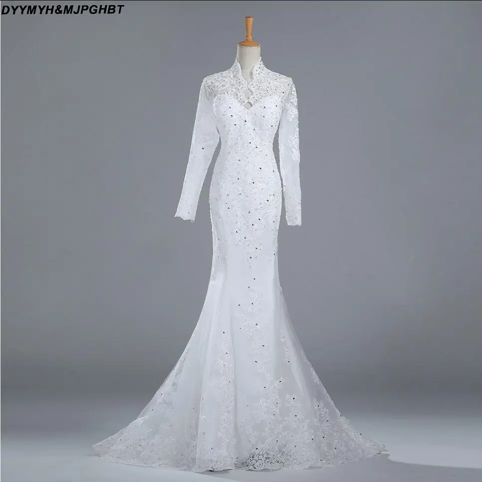 Пышные свадебные платья с высоким воротником украшенные кристаллами и кружевом