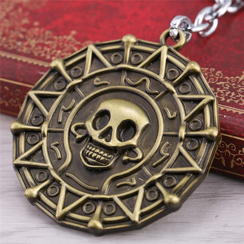 J магазин фильм с изображением персонажа фильма Пираты Карибского моря брелок