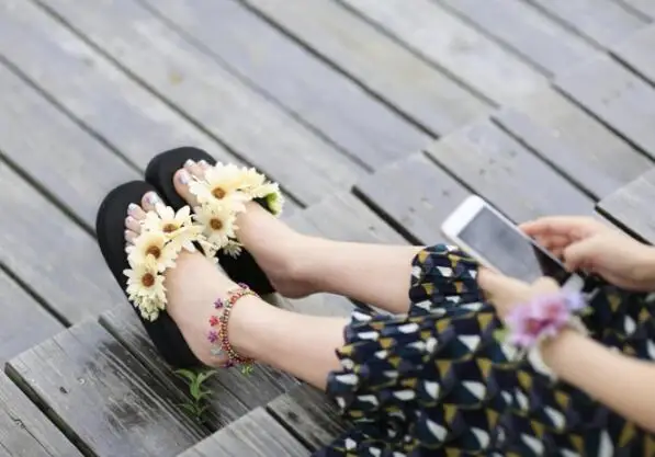 2017 г. новые модные летние женские шлепанцы на танкетке сандалии Повседневные