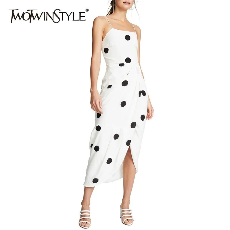 Женское платье в горошек TWOTWINSTYLE летнее с открытыми плечами без рукавов высокой