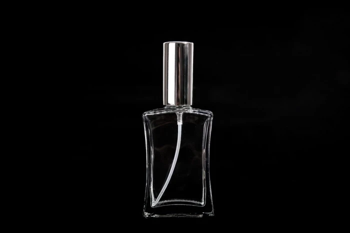 

50pcs/lot 50ml Metal Sprayer Pump Bottle Glass Refillable Perfume Bottle Empty Packaging Case Glass Perfume Bottles With Spray