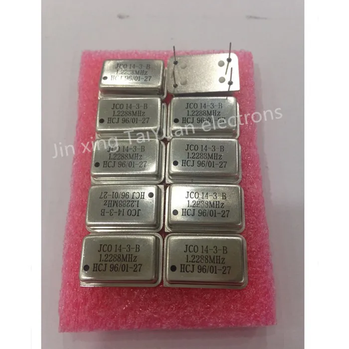 Imported 1.2288 MHZ into active crystals DIP4 rectangle M pxo full size (20 PCS) package mail ... | Электронные компоненты и