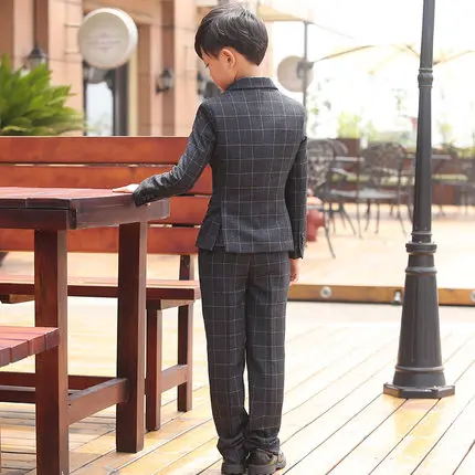 2016 г. (пиджак+ жилет + брюки рубашка+ галстук бабочка) костюм для мальчиков цветы