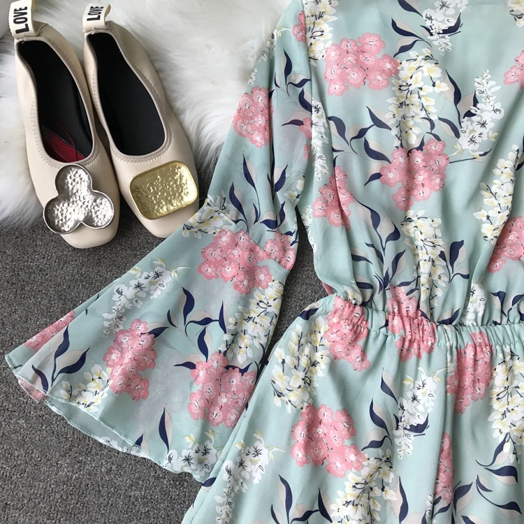 Цветочный короткий женский комбинезон с v-образным вырезом, пляжный Boho с принтом, с рюшами, сексуальный корейский элегантный шифоновый ромперы-туники, летний женский комбинезон