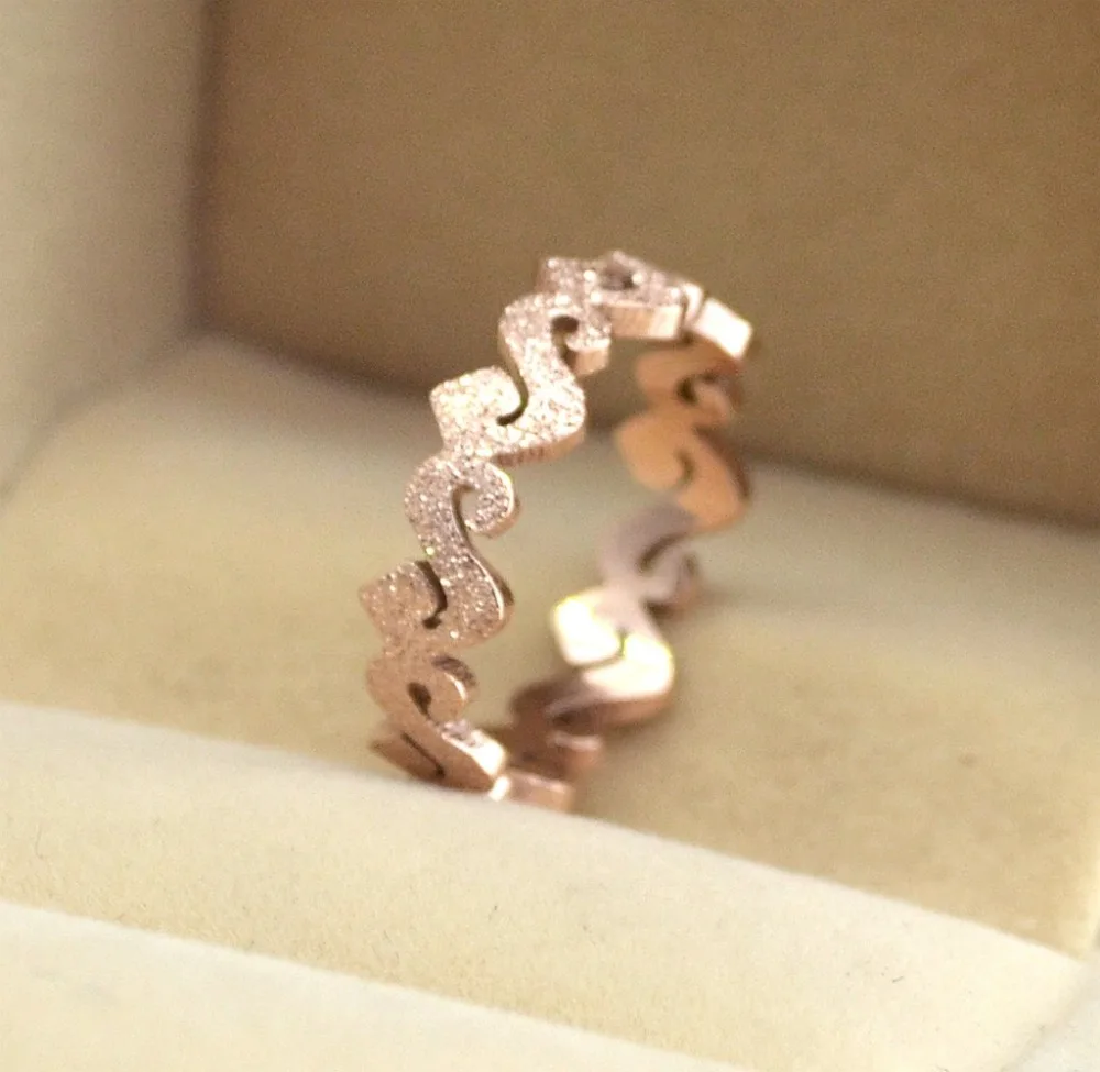 Женское кольцо из титана в форме S розовое золото | Украшения и аксессуары