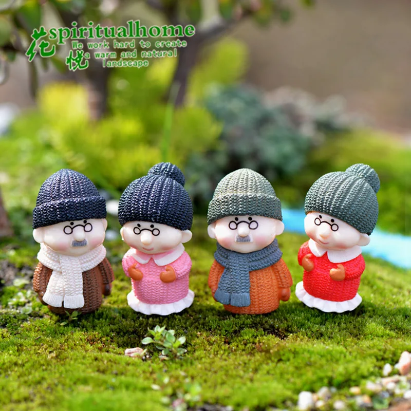 

4PCS Winter Clothes Grandpa and Grandma Moss Combination Miniature Figurines Micro-landscape Ornaments Home Decorations