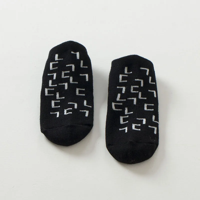 Хлопковые нескользящие носки для новорожденных с геометрическим рисунком | Мать