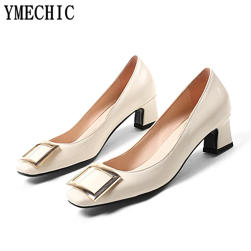 Женские офисные туфли YMECHIC черные бежевые лакированные на среднем каблуке с