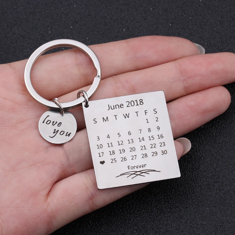 Брелок с гравировкой Forever Love Calender можно персонализировать на заказ день рождения