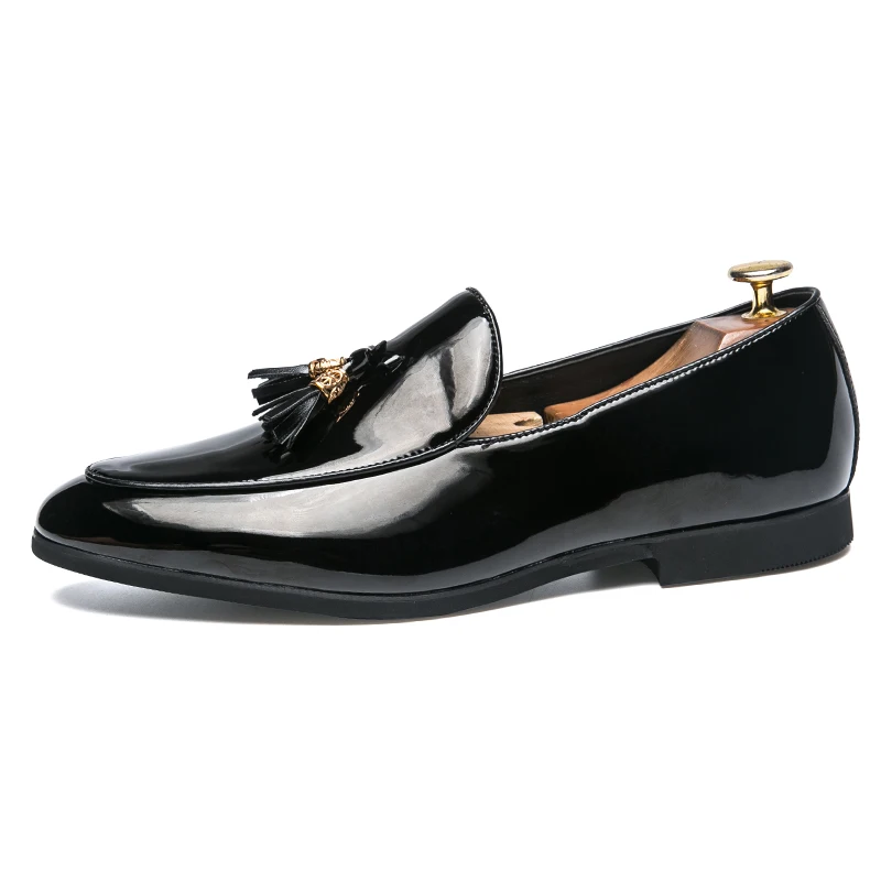 Туфли мужские из лакированной кожи глянцевые на плоской подошве | Мужские туфли