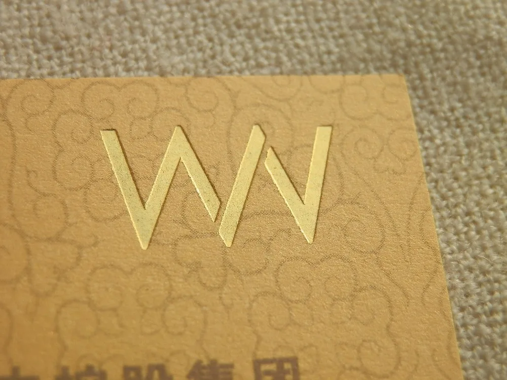 Высокое качество фольги горячего тиснения процесс для печати бумажных визиток |