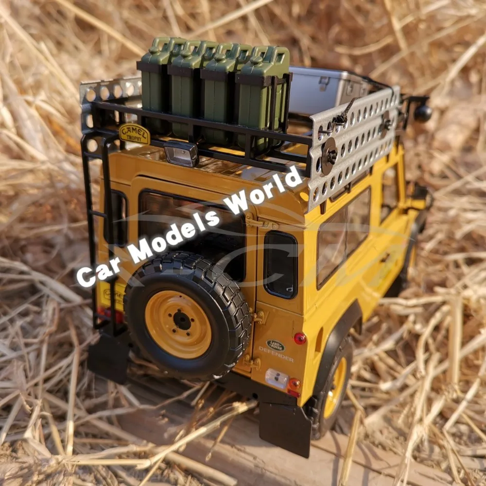 Литая модель автомобиля для почти реального Land Rover Defender 90 Edition 1:18 + маленький