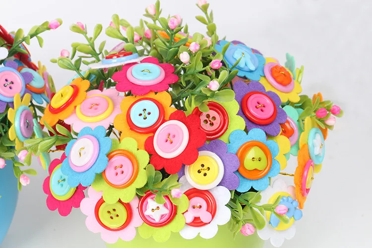 Ремесло DIY пуговичный букет детей материал ручной работы кнопки детский сад