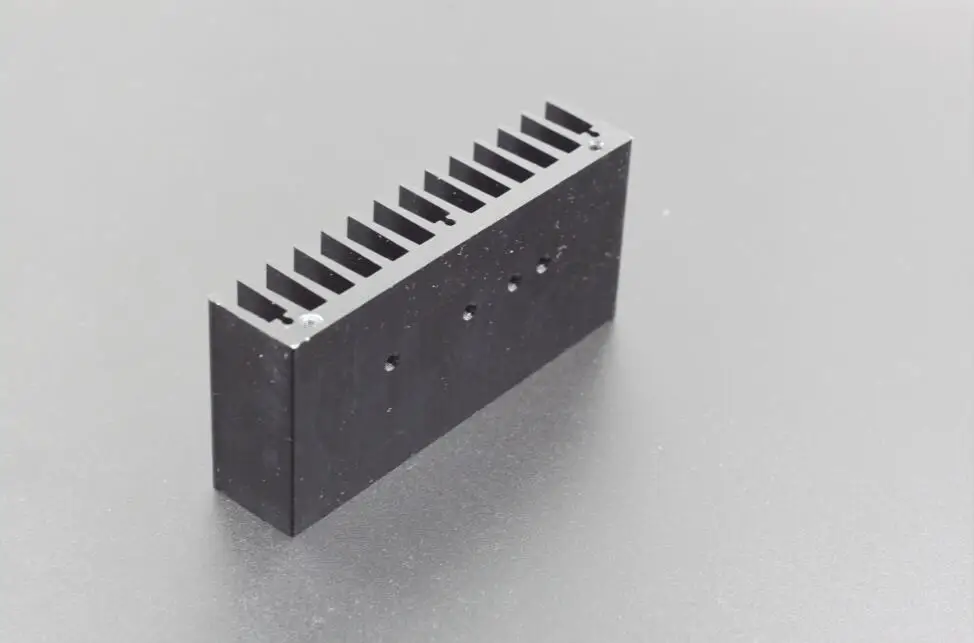 Радиатор для усилителя HP-1000/Новый радиатор размер 110 мм * 50 25 |