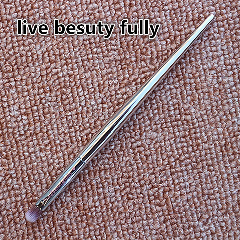 

It220 Beauty Cosmetic Silver Chromed Handle Professional Detail Eyeshadow Brush Makeup Tool