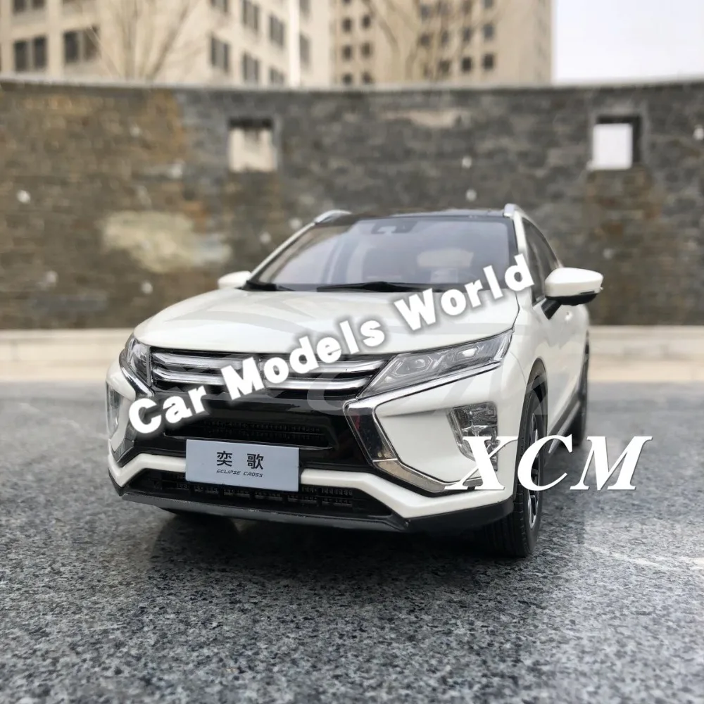 Литая модель автомобиля для Eclipse Cross 1:18 (белый) + маленький подарок! |