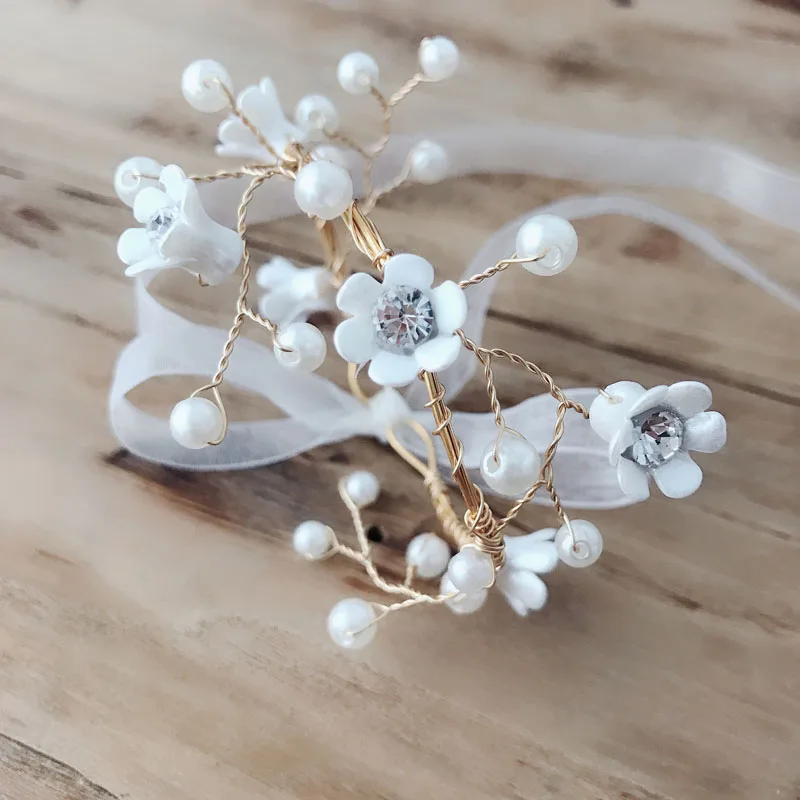 Браслет Baroques свежий роскошный винтажный с маленькими цветочками на запястье для активных праздничных свадебных невест и подружек невест.